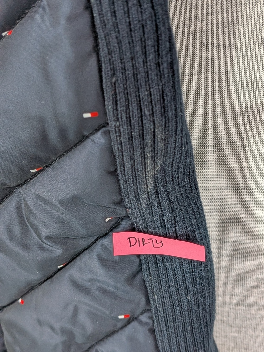 Tommy Hilfiger Quilted Chevron Puffer Vest- with flaw - Picture 4 of 12